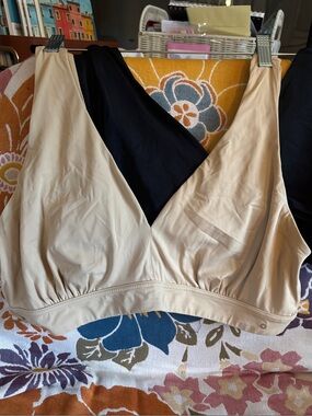 Old Navy Beige and Black Wireless V-Neck No-Show Bralette - 2 Pack